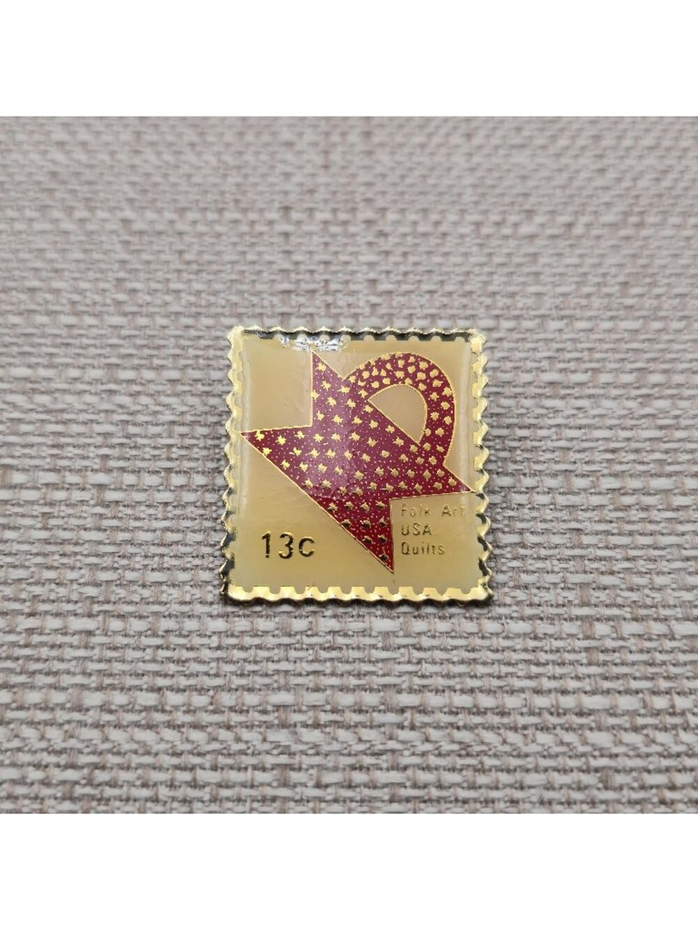 Vintage USA 13c Folk Art Quilts Postage Stamp Commemorative Lapel Pin A8085